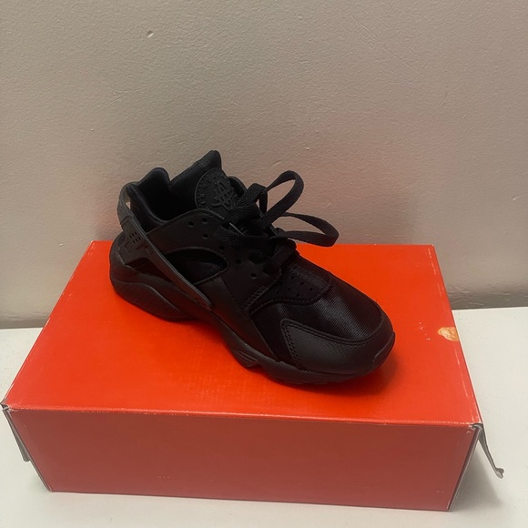 Black Nike Air Huarache - Picture 4 of 7